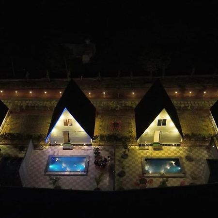 Gr8 Hill Pool Villas Murbād Exteriér fotografie